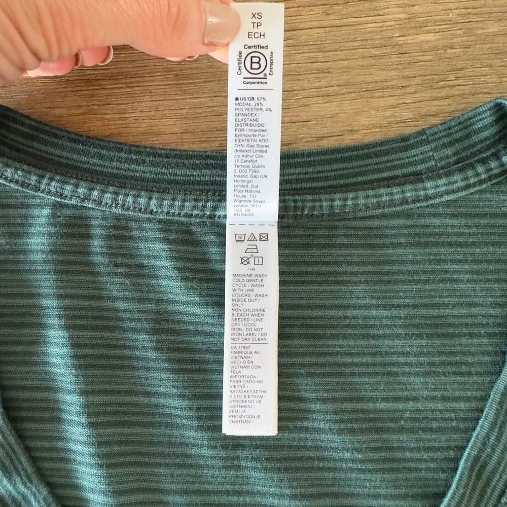 Athleta Cloudlight Stratus Tee-Soft Athleisure-Womens Size XS-Color Green Stripe